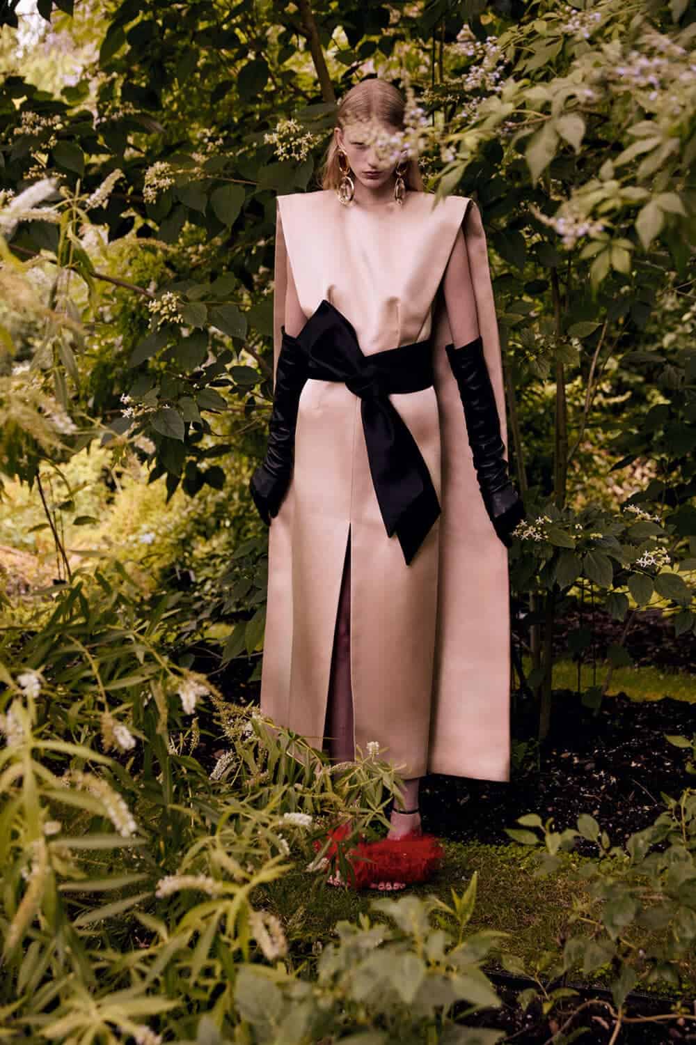 サラ・バートン率いるジバンシィが魅せる、新しいフェミニニティ - 10